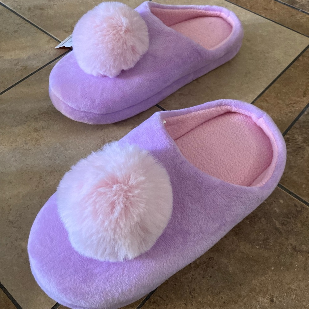 Wonder Nation slippers